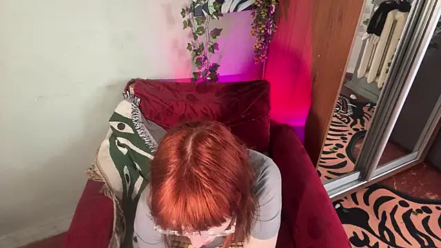 Elvira20f webcam