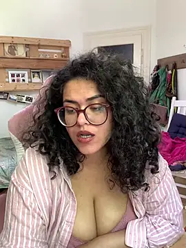 Curvydesifromgermany webcam