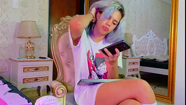 AlanaHouston webcam