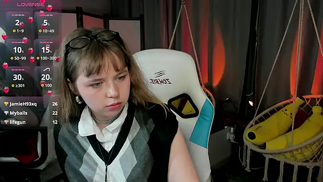 LeonaHicks webcam