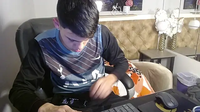 Ethanx18_ webcam