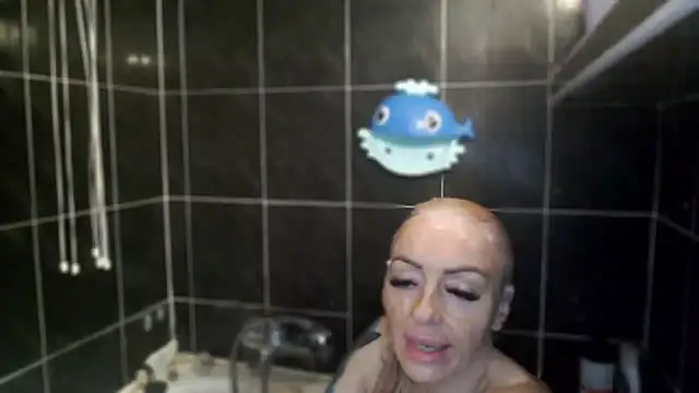 NADINNNE webcam