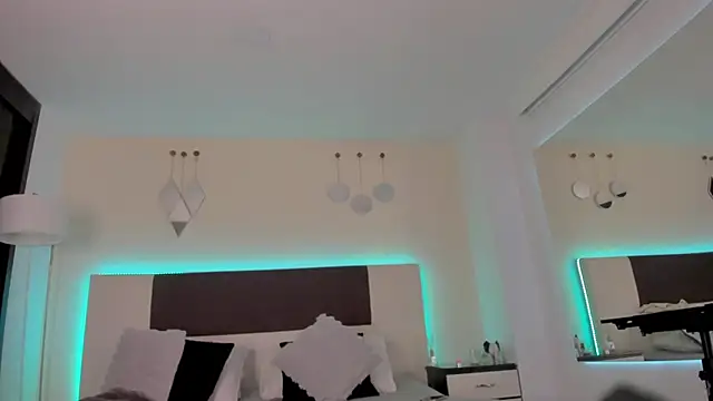 Sky_Loren webcam