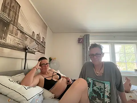 Curvy-Jinx webcam