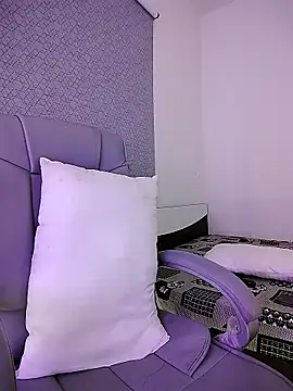 lovely-soneya (F young) - Pusssy in dildo