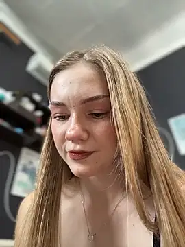 MilaMoone webcam