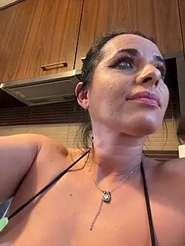 Hotmomcheckk_ webcam