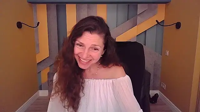EllaLong webcam