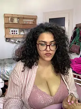 Curvydesifromgermany