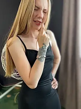 MilaMoone webcam
