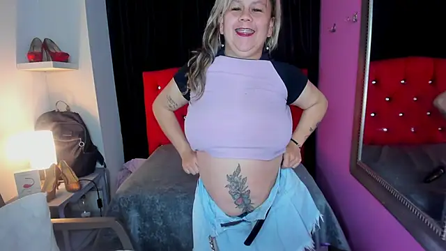 ScarletBigTitties webcam