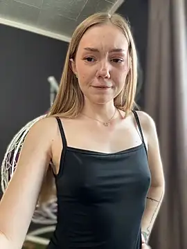 MilaMoone webcam