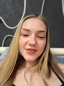 MilaMoone webcam