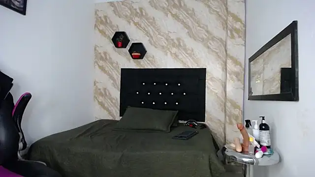 issa__love webcam