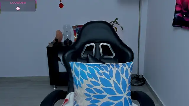 Sara_Charmy webcam
