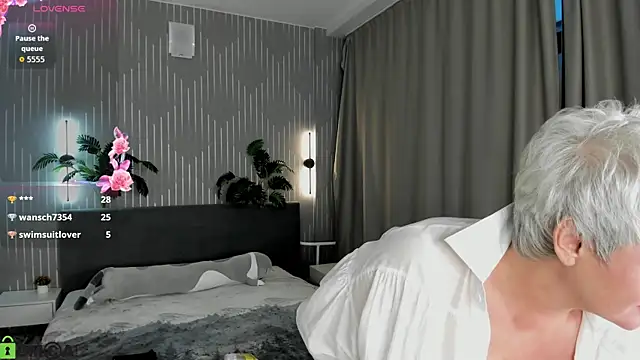 Linda_Zef1r webcam