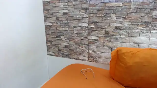BossyBustyQueen webcam