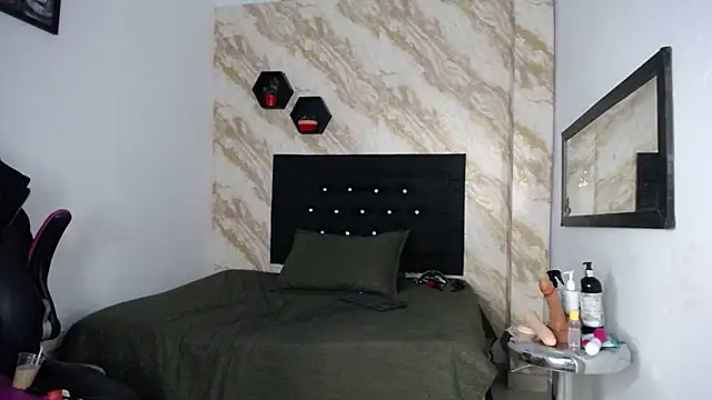 issa__love webcam