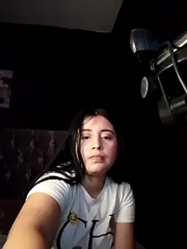 Andreynayoana_18 webcam
