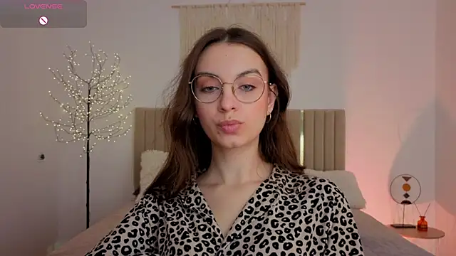 real_cutie1 - Real_cutie1's free webcam - UK Sex Cams