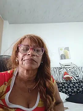 BustyMilf_ webcam
