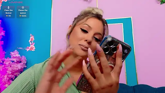 AriannaSins webcam