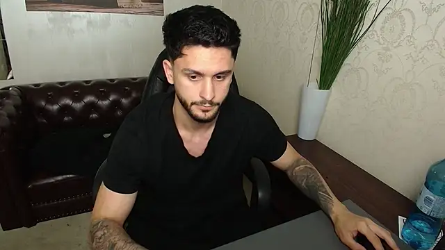 TroyWadee live sex cam