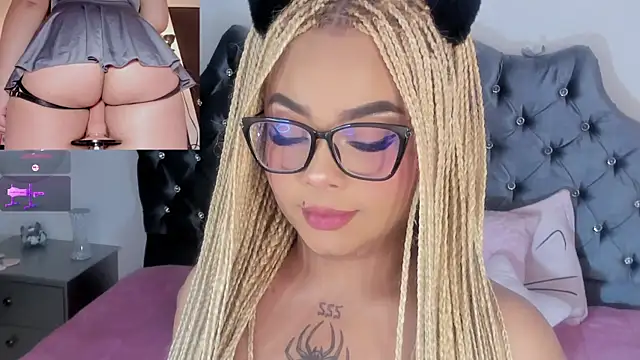 conny__curly webcam