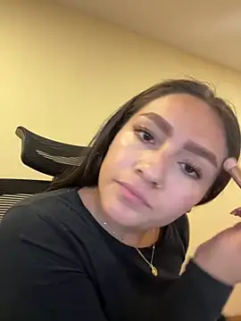 Alyha_Cortes webcam