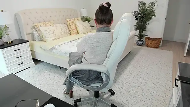 Vika73 live sex cam