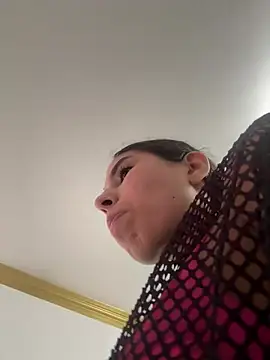 bella-black webcam