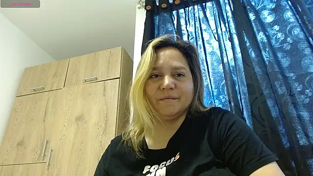LauraReeves webcam