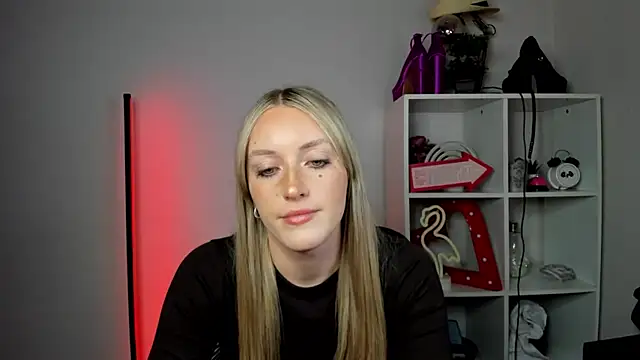 EvelynBlond webcam