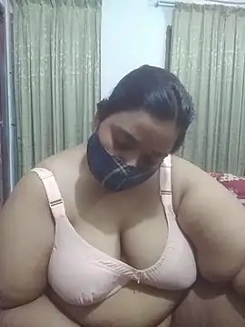 momo_loves webcam