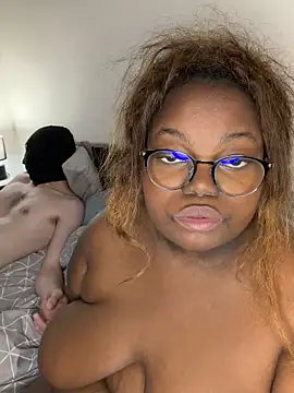 perlebbwblack webcam