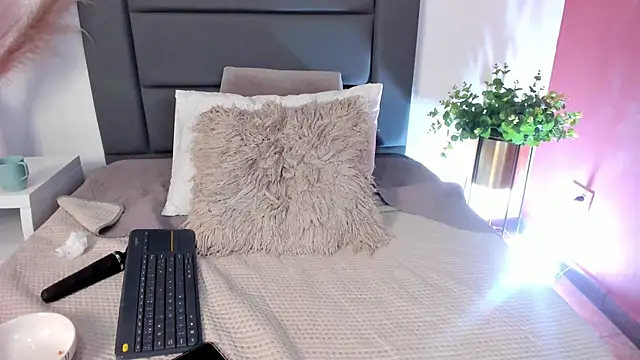 FreyaCameron webcam
