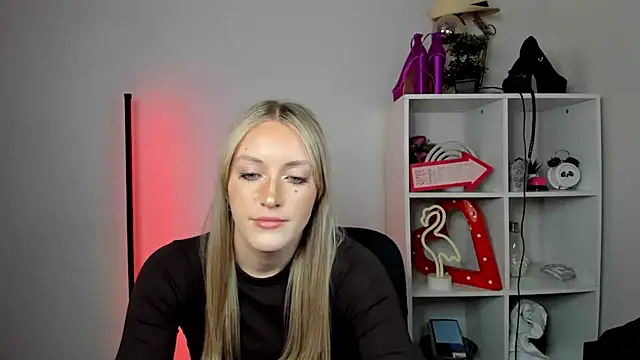 EvelynBlond webcam