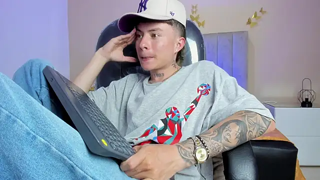 Nascary_Fox webcam