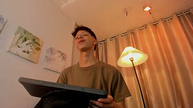 Ethan_qop webcam