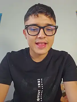SAMY_AND_FRIENDSS webcam