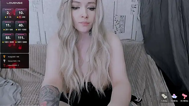 Polly_Megan webcam