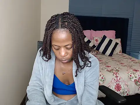 QUEENMANDYY webcam