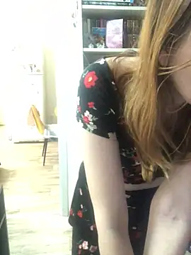 Velvet_Cry webcam