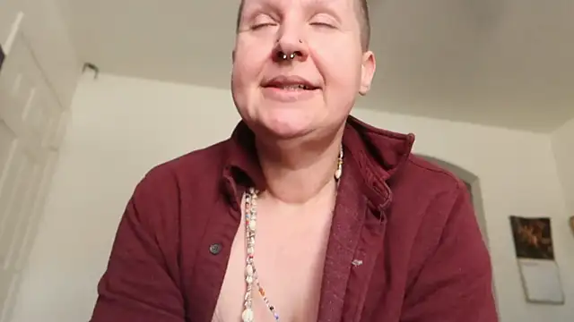 BellaBlueBBW webcam