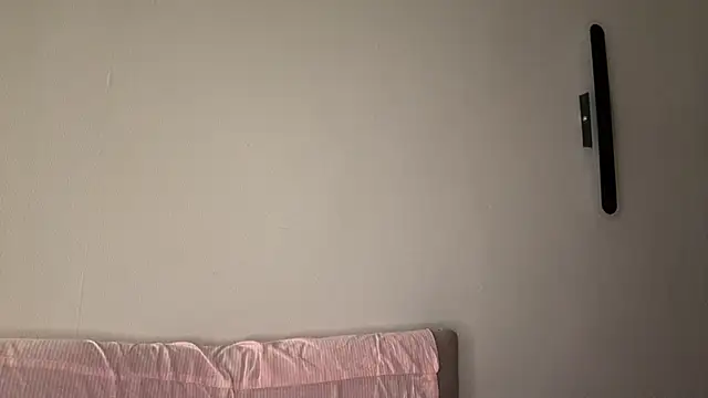 Ur_neighbor_Kira webcam