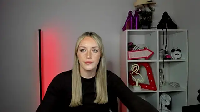 EvelynBlond webcam