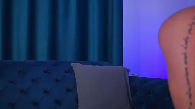 RedLaraa webcam