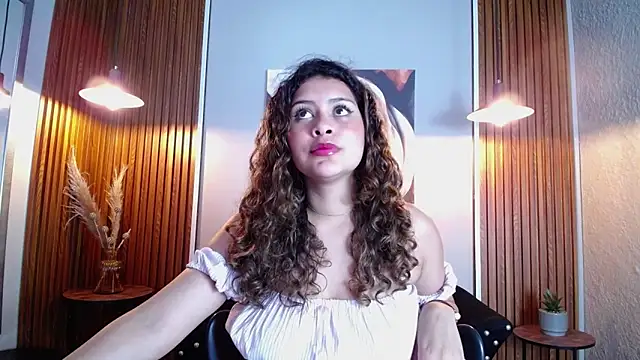 CurlyDani webcam