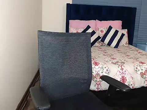 QUEENMANDYY webcam