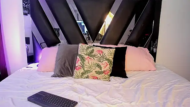 Mia_Iron webcam